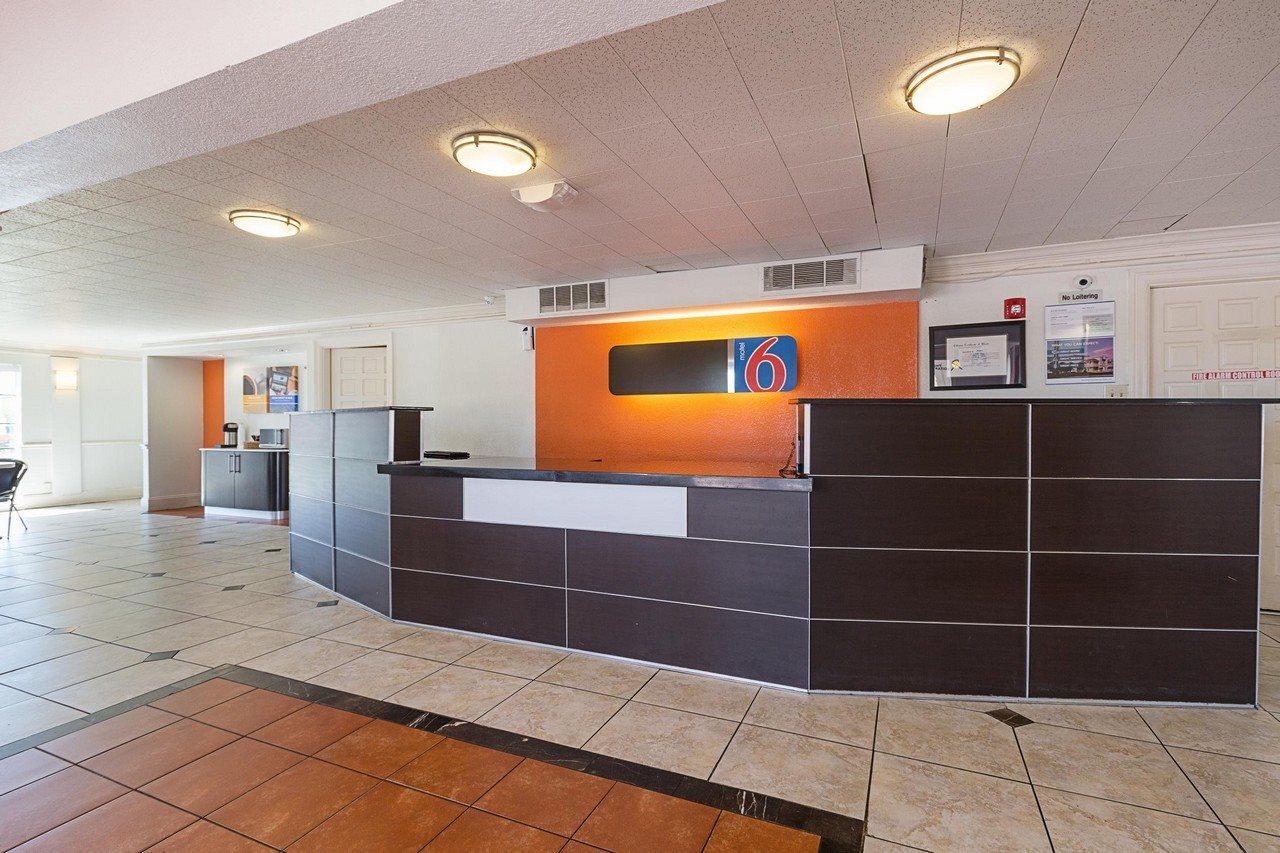 Hotel 6-dallas, Tx - Market Center Dallas