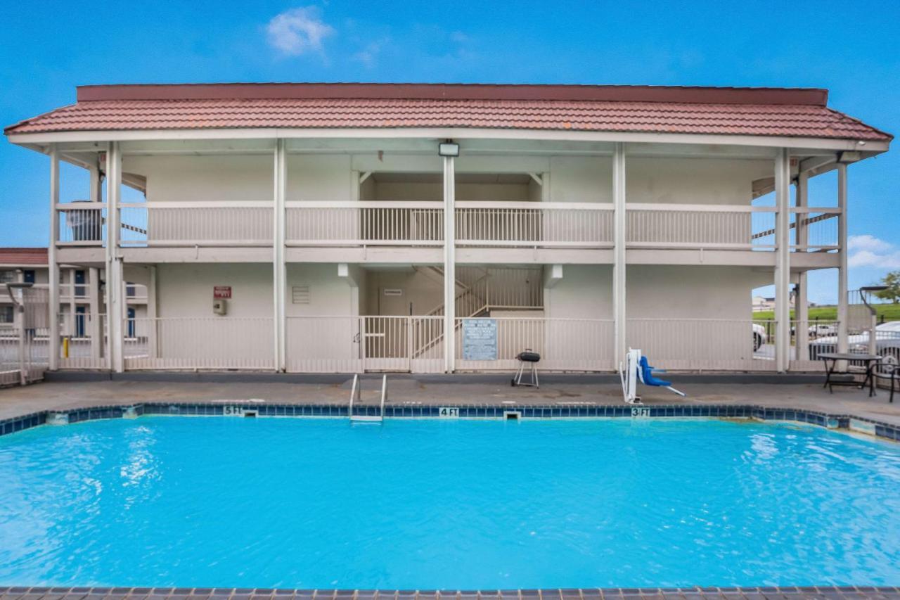 Hotel 6-dallas, Tx - Market Center Dallas