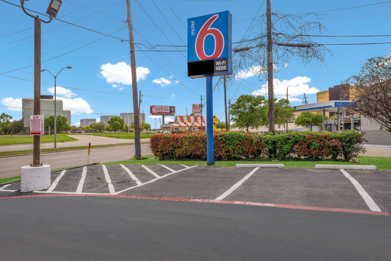 Hotel 6-dallas, Tx - Market Center Dallas