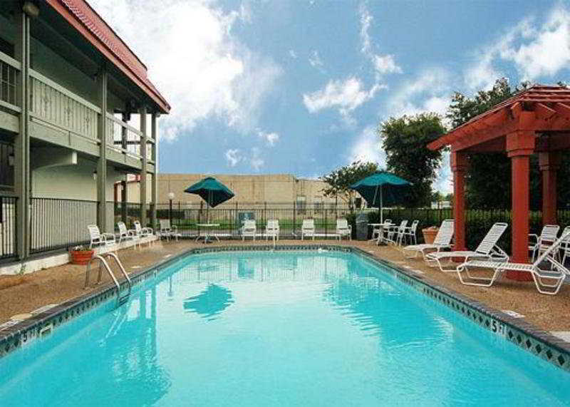 Hotel 6-dallas, Tx - Market Center 2*