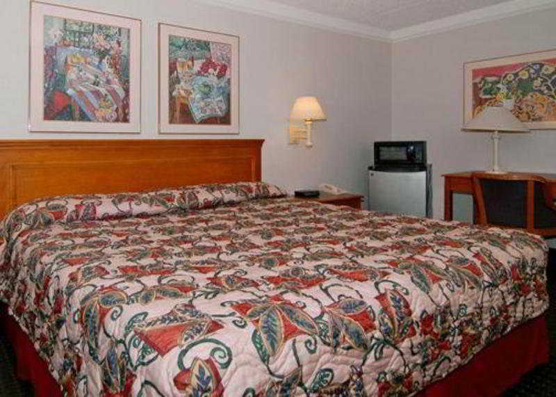 Hotel 6-dallas, Tx - Market Center 2*