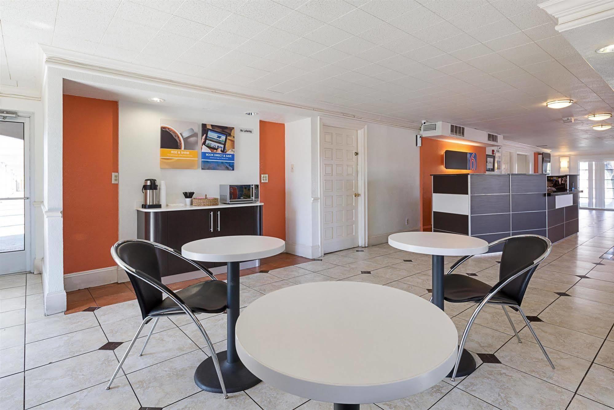6-dallas, Tx - Market Center Hotel 2*