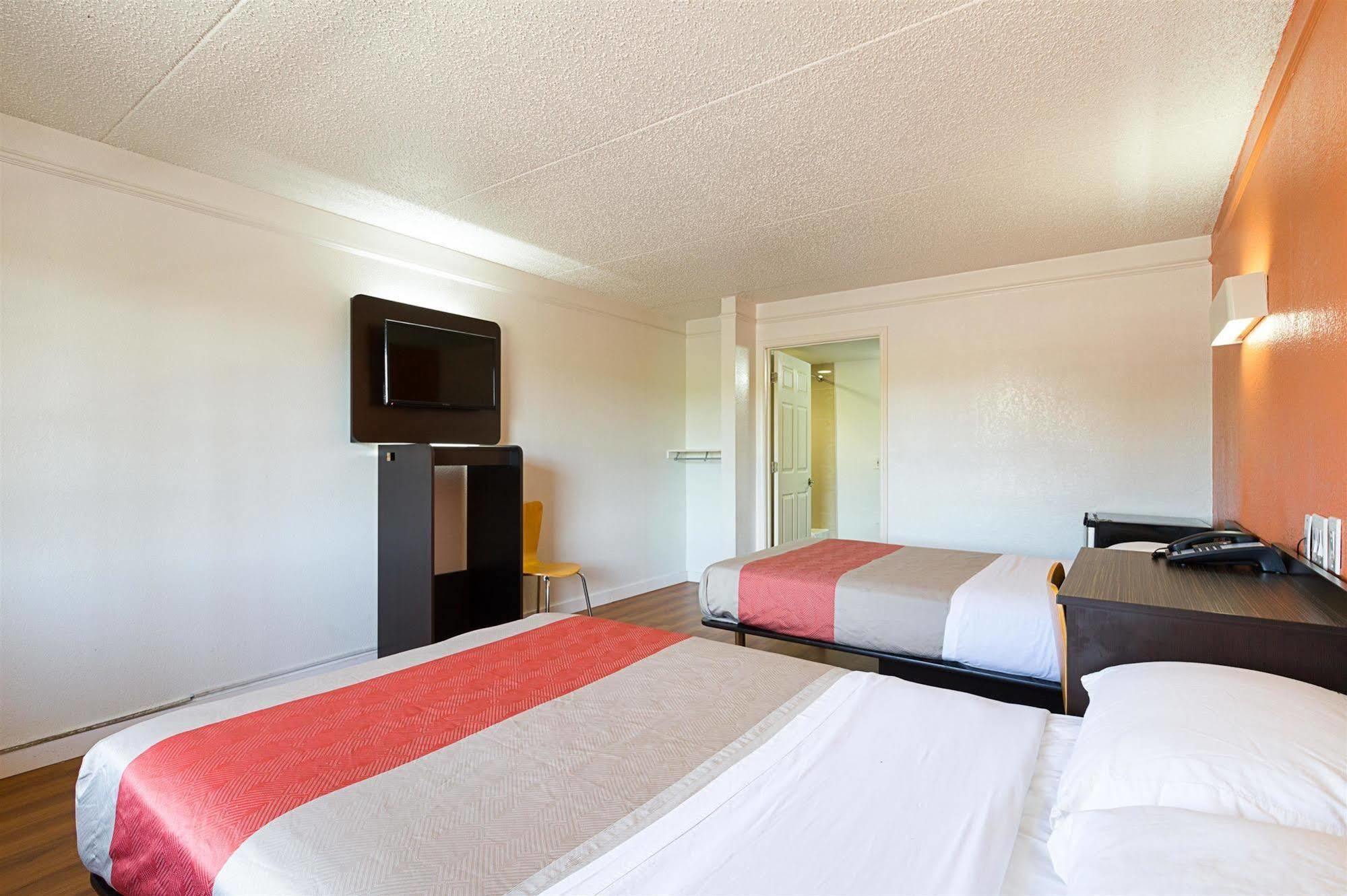 6-dallas, Tx - Market Center Hotel 2*
